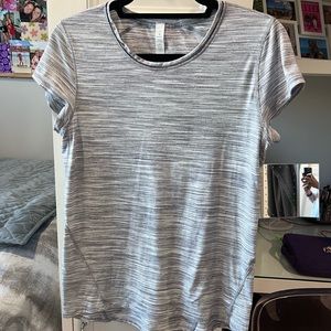 Lululemon T-Shirt
